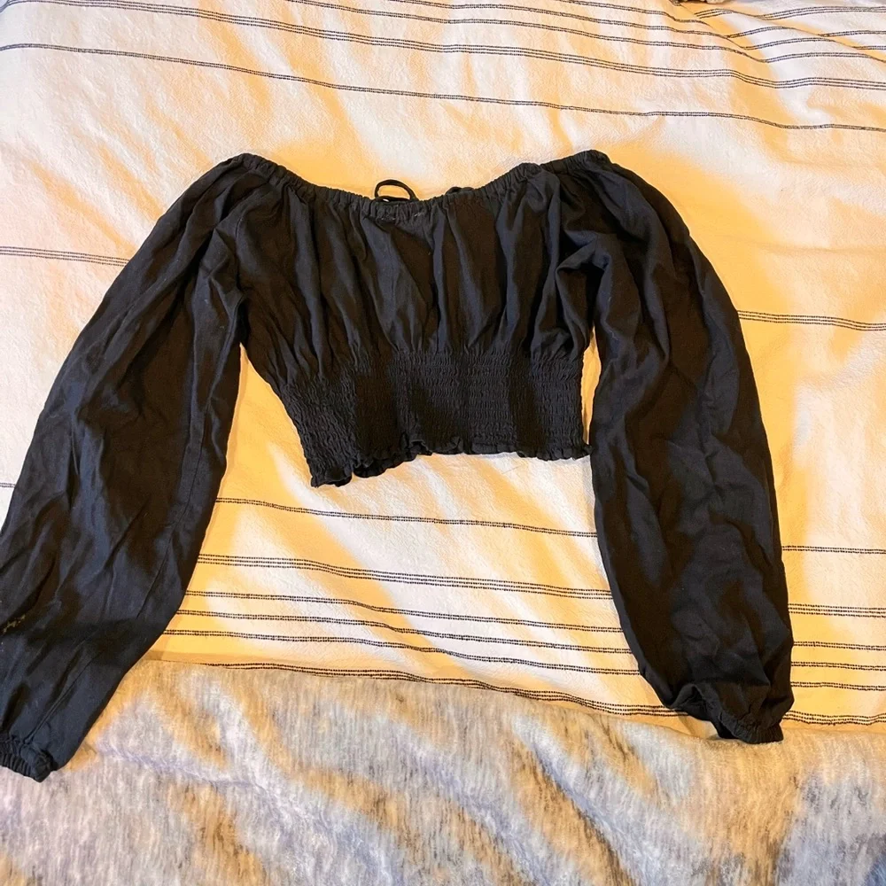 Brandy Melville/John Galt Off-Shoulder Long-Sleeve Crop Top, OS - Picture 2 of 2